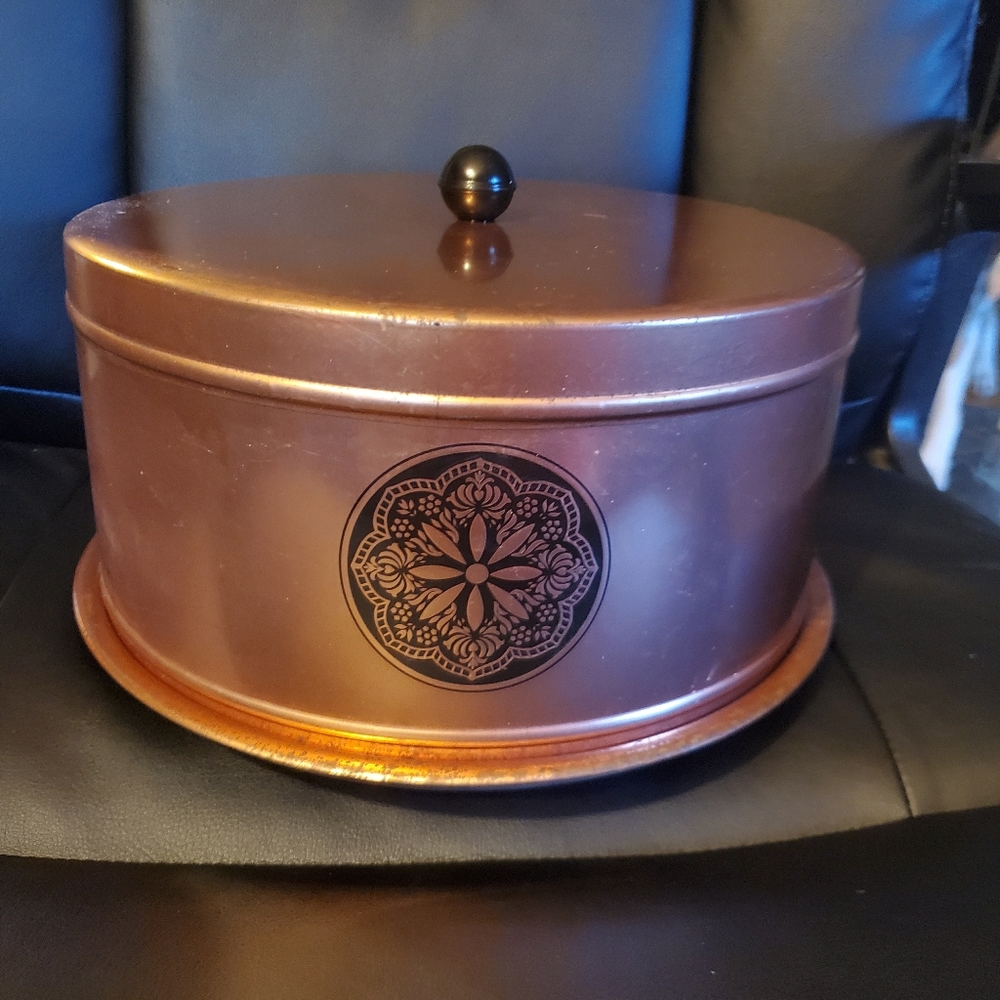 Vintage cake holder